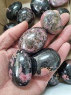 PIERRES À PAUME DE RHODONITE DE PREMIÈRE QUALITÉ, 6,2–4 cm-