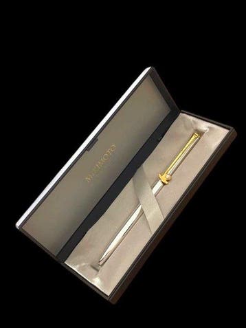 – MIKIMOTO International desk-object group with a refined