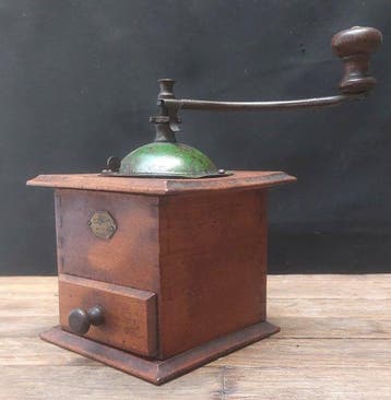 Koffiemolen (2) - Staal, Hout - Oude koffiemolens