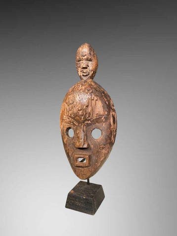 Masque dan met houten sokkel op maat - Dan-masker van hoge, Antiek en Kunst