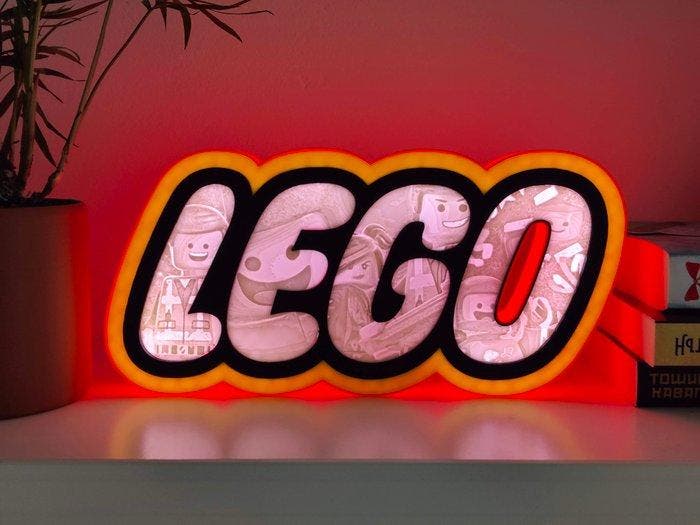 LEGO Custom Item - Lighted LEGO-Style Logo Desktop Sign, Kinderen en Baby's, Speelgoed | Duplo en Lego