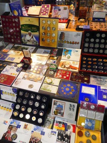 Wereld. Collection of coins/banknote/medals/euro inkl. pp