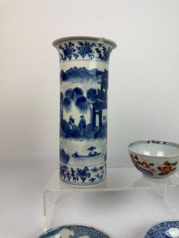 Divers Porselein Groep — Blauw-wit & Imari, Vijf Stukken -