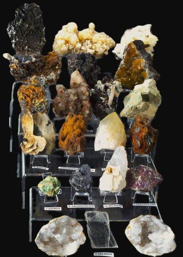Museumkwaliteit mineralen en kristallenverzameling. Met de, Verzamelen