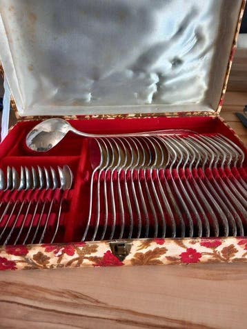 Ménagère pour 12 personnes (49) - Plaqué(e) argent, Acier