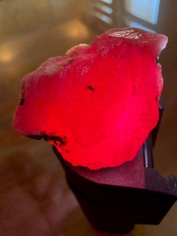 Robijn Ruwe steen. 91,56 ct. Mozambique. Grote duifbloed, Verzamelen