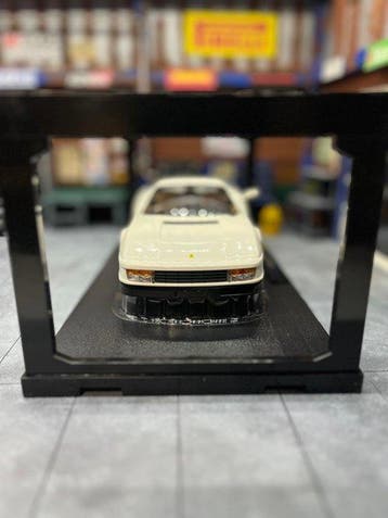 KK Scale 1:18 - Modelauto - Ferrari Testarossa Miami Vice