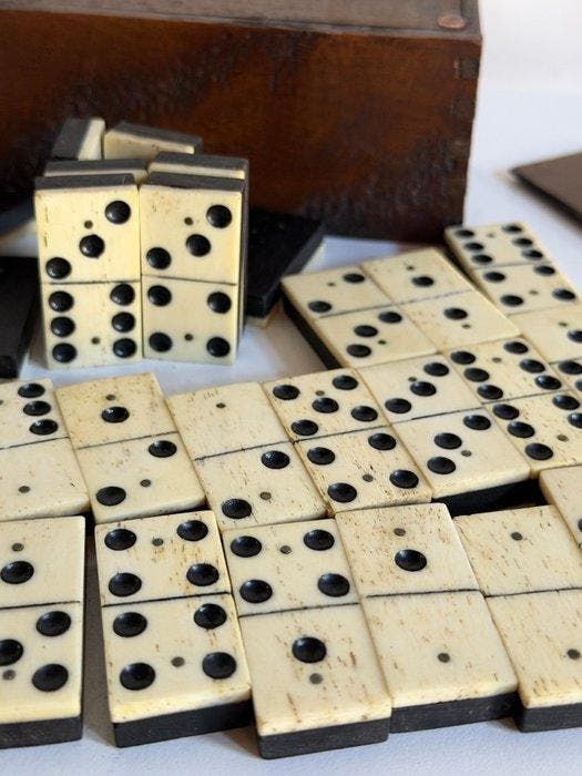 Tafelmiddenstuk - Antiek spel - Domino, late 19e eeuw - Eik, Antiek en Kunst, Antiek | Overige Antiek
