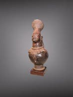 Sculptuur Mangbetu (40 cm) op sokkel - Mangbetu-beeld,, Antiek en Kunst