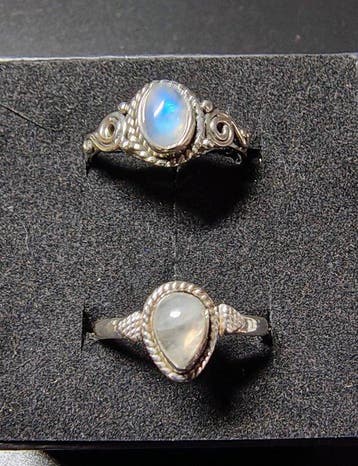 Deux anneaux en argent 925 avec labradorite blanche, Collections, Minéraux & Fossiles