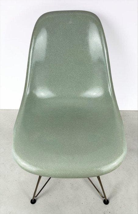 Vitra - Charles & Ray Eames - Chaise - DSR - Fibre de verre,, Antiquités & Art, Antiquités | Meubles | Chaises & Canapés