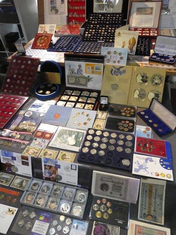 Wereld. Collection of coins/banknote/medals/euro inkl. pp