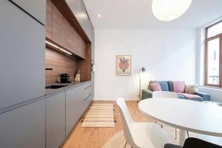 Appartement en Rue Duquesnoy, Brussels, Immo, Appartements & Studios à louer, 50 m² ou plus, Bruxelles