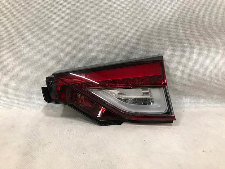 Mitsubishi Eclipse Cross 2021 LIFT achterlamp rechts binnen, Auto-onderdelen, Verlichting, Gebruikt, Verzenden