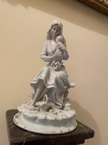 Capodimonte - Iodice - Beeld, Scena materna - 32.5 cm -