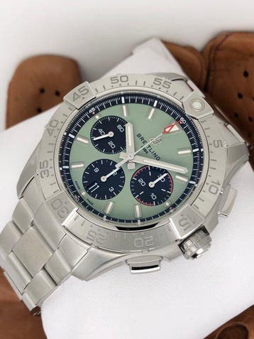 Breitling - Avenger B01 Chronograph 44 - AB0147101L1A1 -