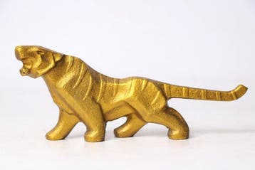 Beeldje - Homare Gilt Roaring Tiger Figurine, Takaoka Doki