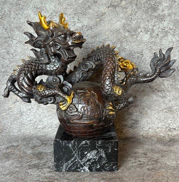 Beeld, Exclusief sculptuur van een draak inclusief sokkel