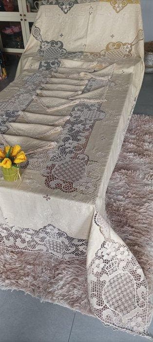 Elegante bruiloftshanddoek met fijn Venetiaans kant en