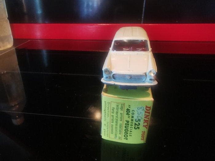 Dinky Toys 1:43 - Modelauto - Peugeot 404 Commerciale, Hobby & Loisirs créatifs, Voitures miniatures | 1:5 à 1:12