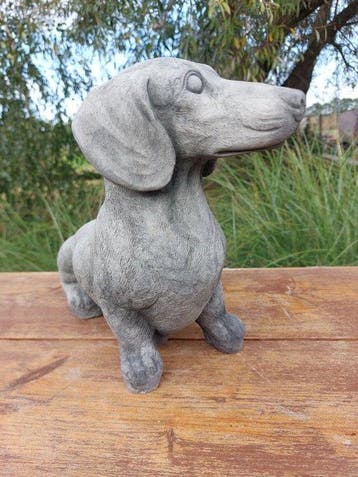 Statue, zwaar en stoer beeld van een teckel - 24 cm - pierre, Antiek en Kunst
