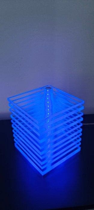 IKEA - Lampe de table - Tybble - plexiglas - Ikea - B0323 -, Antiquités & Art, Antiquités | Meubles | Chaises & Canapés