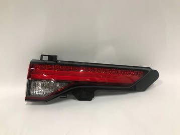 Mitsubishi Outlander IV 21- linker binnenlamp LED, Verzenden, Gebruikt