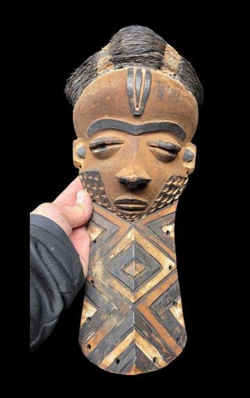 Pende Kiwoyo masque - Le stand n’est pas inclus dans cette