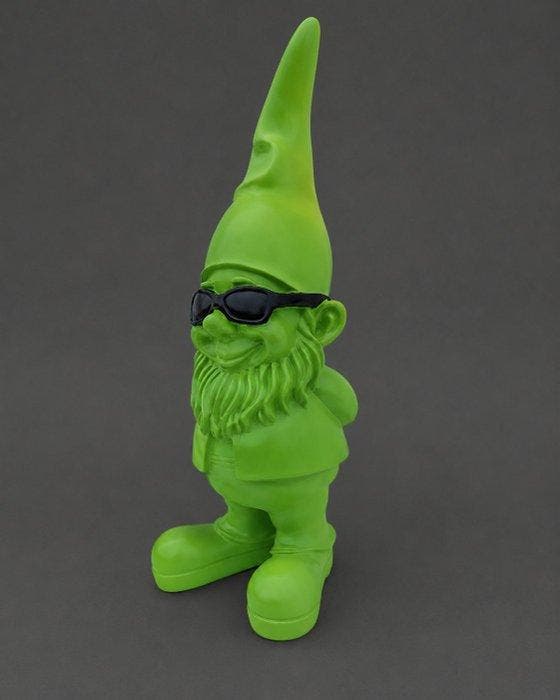 Beeld, funny gnome with sunglasses - 41 cm - polyresin, Antiek en Kunst, Curiosa en Brocante
