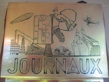 Tijdschriftenhouder - Art Deco. Wanddecoratie, brons en hout
