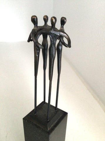 Corry Ammerlaan - sculptuur, “ Hoogstaand geïnspireerd “ -