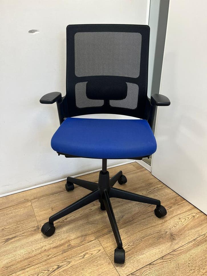 Refurbished Ahrend 2020 Verta Blauw, Inclusief Garantie, Huis en Inrichting, Bureaustoelen, Bureaustoel, Blauw, Zo goed als nieuw