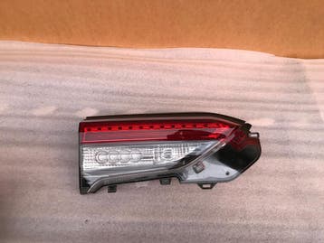 Toyota RAV-4 18+ linker achterlicht binnen Europa 81590-4206, Verzenden