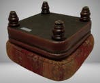 Grote elegante poef 70 cm - Voetenbank - Hout Textiel Studs
