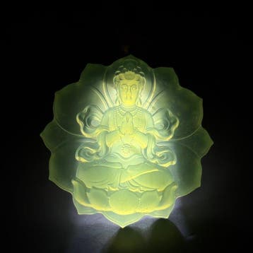 serpentine groep Guanyin-bedel - Hoogte: 53 mm - Breedte: 53