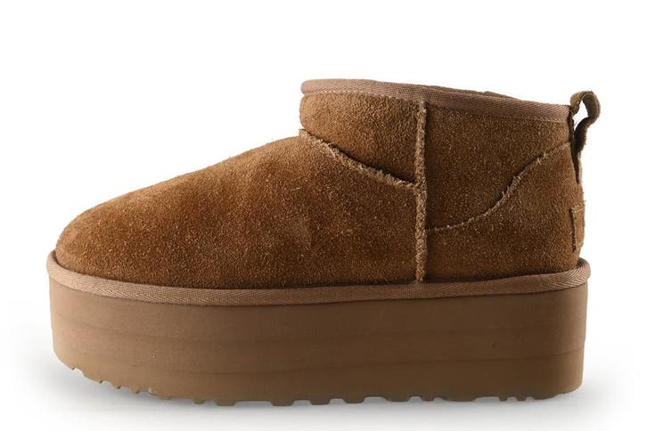 Ugg Enkellaarzen in maat 38 Beige, Kleding | Dames, Schoenen, Beige, Zo goed als nieuw, Lage of Enkellaarzen, Verzenden