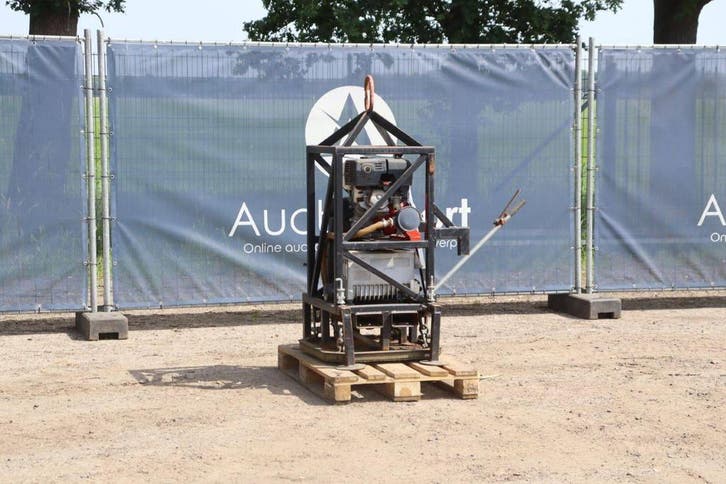 Veiling: Vacuumunit Benzine 11pk, Articles professionnels, Machines & Construction | Pompes & Compresseurs, Enlèvement