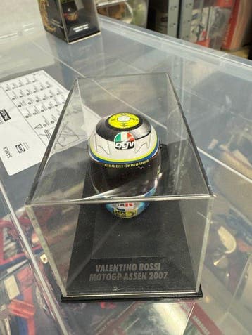 Minichamps 1:8 - Modelauto - Helmet Valentino Rossi MotoGP