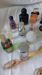 Collection darticles de marque - Miniatures de parfums -