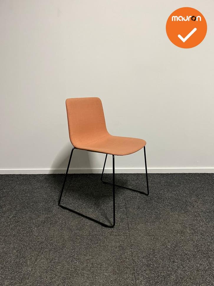 Vergaderstoel - Fredericia Denmark - Oranje gestoffeerd met, Articles professionnels, Aménagement de Bureau & Magasin | Mobilier de bureau & Aménagement