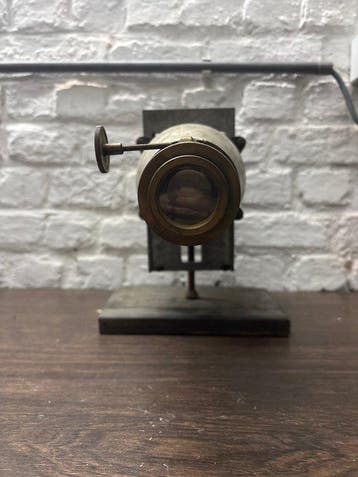 torpedo-shaped Projector -> Lanterne magique