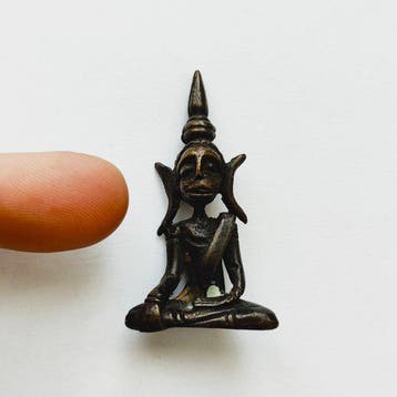 Oud-Indochinese bergstammen Brons XS Boeddha op Troon Kralen