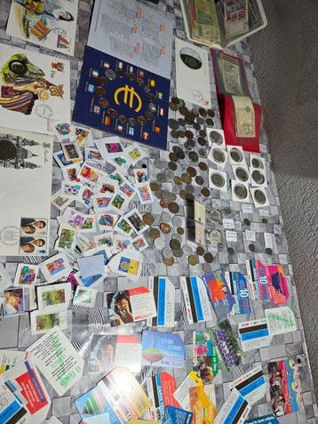 Wereld. Lotto 200 monete e banconote (Zonder minimumprijs)