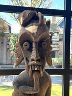 Voorouderfiguur met aap - 138 cm - 13 kg - Hampatong -