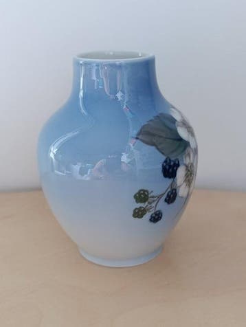 Royal Copenhagen - Vaas - Modelo 45-5 - Porselein - Bloemen