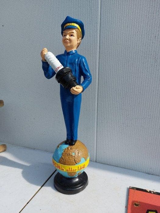 Statue, The workman (Bosch) with spark plug - 41 cm -, Antiquités & Art, Curiosités & Brocante