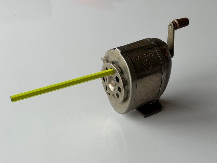 C. Howard Hunt - RWA Boston Pencil Sharpener - model KS, Antiquités & Art, Antiquités | Assiettes décoratives & Carrelages