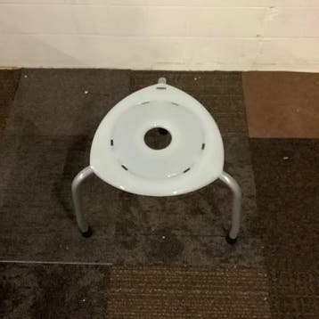 ahrend 262 werkkruk, drie poots zonder wielen, zith. 40 cm,, Gebruikt
