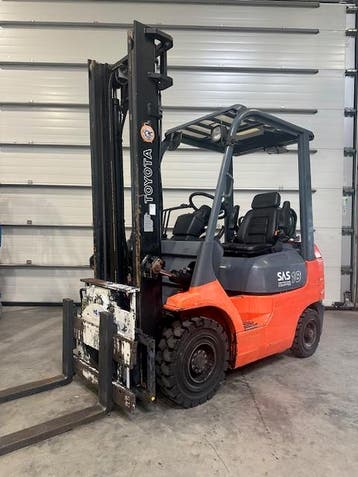 Toyota 42-7FGF18 Rotator, Chariot élévateur