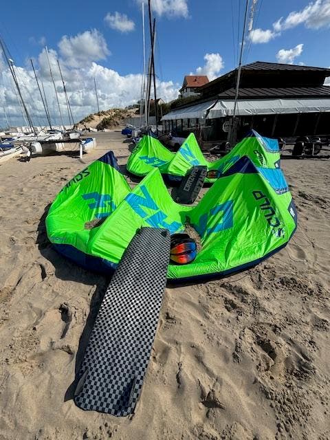 Ailes de kitesurf en promotion - Neuf et occasion, Sports nautiques & Bateaux, Kitesurf, Ensemble de kite, Comme neuf, Directionnel